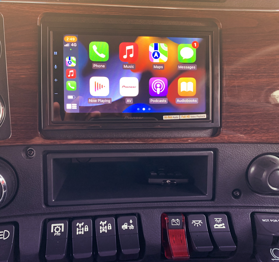 Apple carplay stereo installed into a truck by Caintech Installation